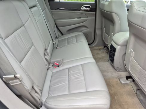 Used 2011 Jeep Grand Cherokee Laredo AWD/4WD image 21