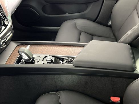 Certified 2025 Volvo V60 B5 Cross Country Plus image 23