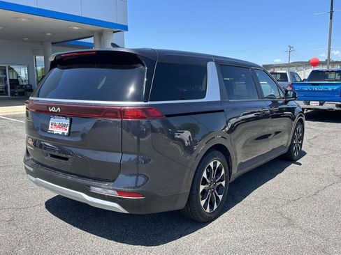 Used 2024 Kia Carnival EX FWD image 4