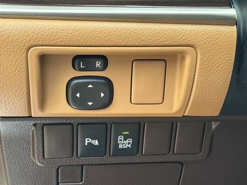 Used 2016 Lexus ES 350 w/ Premium Package w/Wood Trim FWD image 23