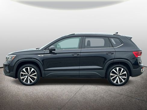 Used 2023 Volkswagen Taos SE FWD image 2