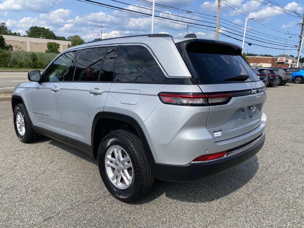 Certified 2023 Jeep Grand Cherokee Laredo AWD/4WD image 6