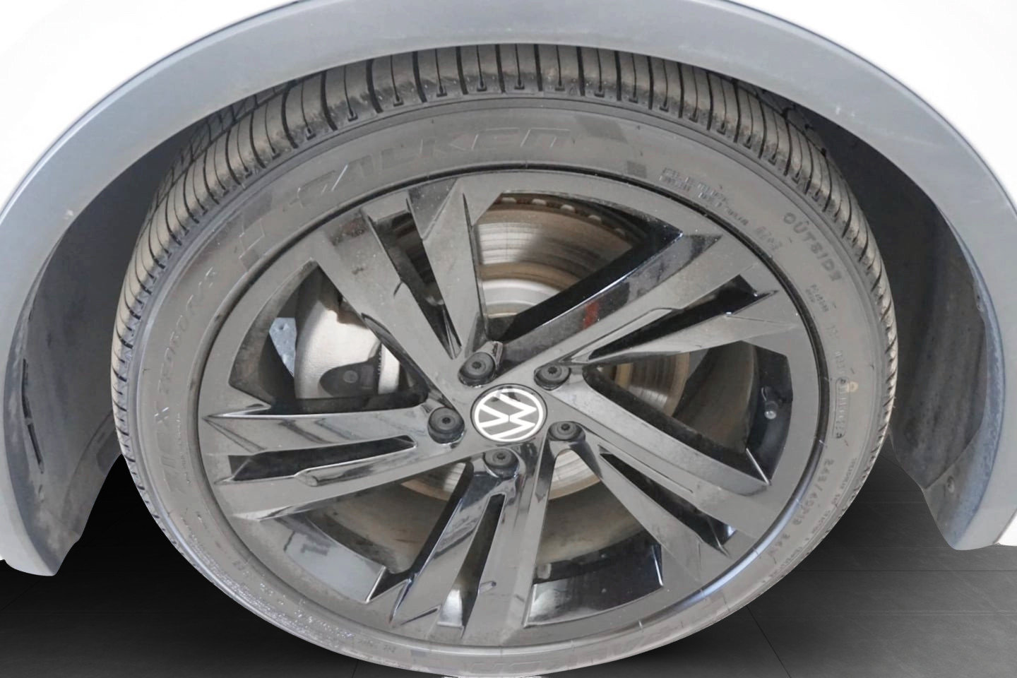 Used 2023 Volkswagen Tiguan SE R-Line FWD image 25