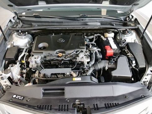 Used 2020 Toyota Camry XSE image 9