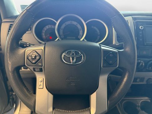 Used 2014 Toyota Tacoma 4x4 Access Cab V6 w/ TRD Sport Package image 10