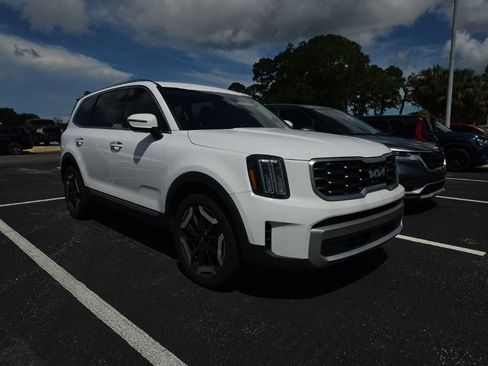 Certified 2024 Kia Telluride S FWD image 2