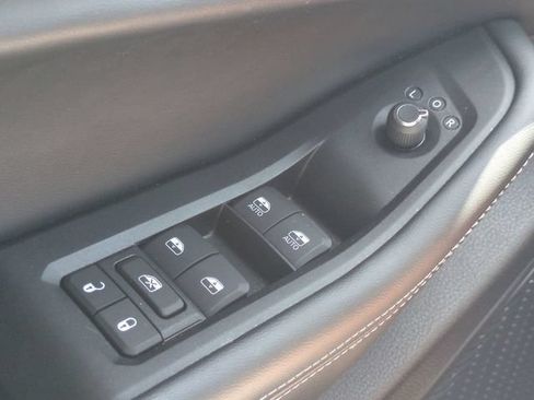 Used 2025 Jeep Grand Cherokee Limited AWD/4WD image 23