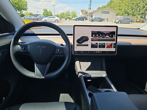 Used 2023 Tesla Model Y Long Range AWD/4WD image 2