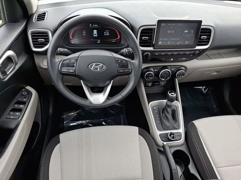Certified 2025 Hyundai Venue SEL FWD image 10