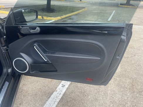 Used 2013 Volkswagen Beetle TDI image 13