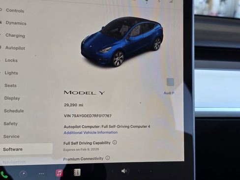 Used 2024 Tesla Model Y 2WD image 12