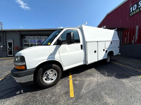 Used 2017 Chevrolet Express 3500 image 9