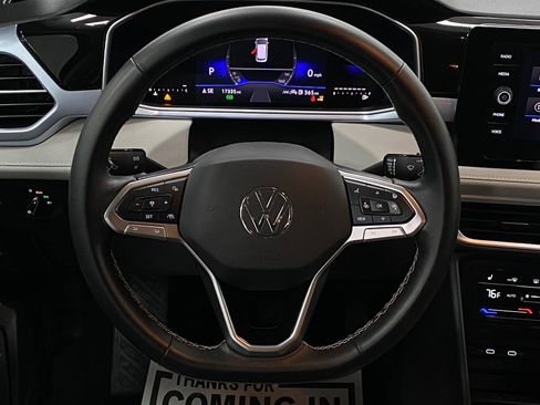 Used 2025 Volkswagen Taos SE image 14