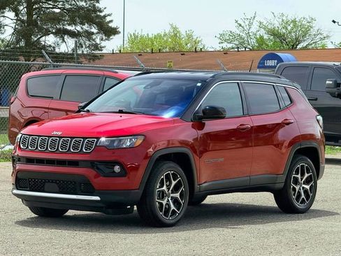 Certified 2025 Jeep Compass Limited AWD/4WD image 1