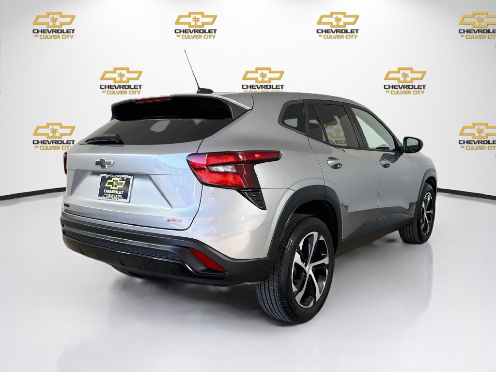 Used 2024 Chevrolet Trax RS w/ Driver Confidence Package FWD image 8
