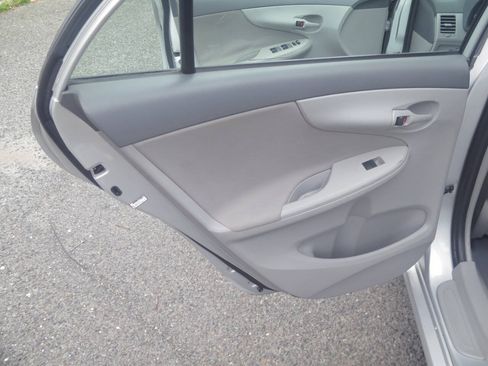 Used 2009 Toyota Corolla LE FWD image 17