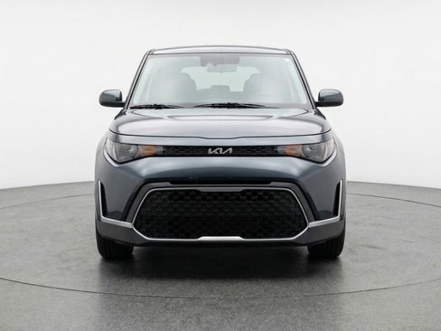 Used 2025 Kia Soul LX w/ LX Technology Package FWD image 2