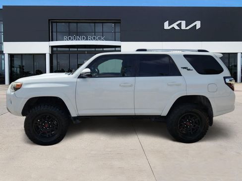 Used 2018 Toyota 4Runner TRD Off-Road Premium AWD/4WD image 4