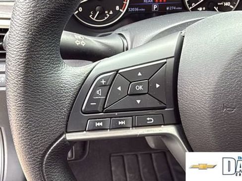 Used 2025 Nissan Altima 2.5 SV FWD image 19