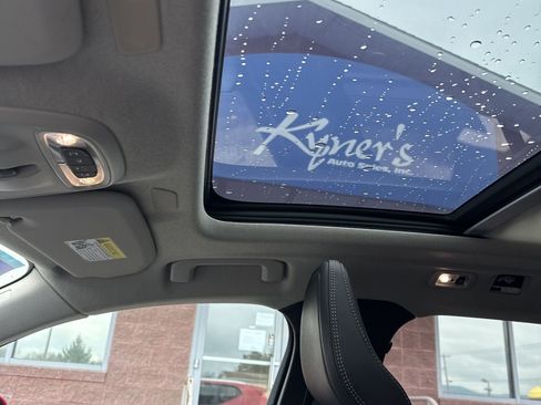 Used 2019 Volvo XC40 T5 Momentum image 17