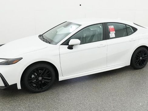 Used 2026 Toyota Camry SE FWD image 35