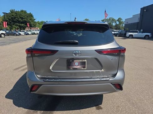 Used 2025 Toyota Highlander Platinum AWD/4WD image 25