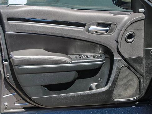 Used 2018 Chrysler 300 S image 20