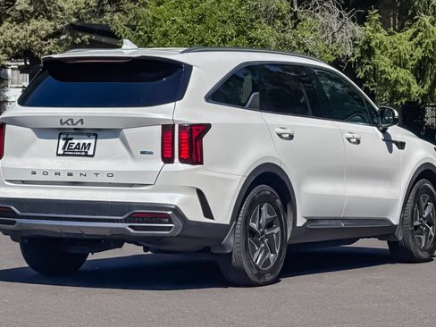 Used 2022 Kia Sorento S FWD image 4