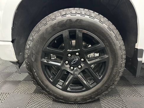 Used 2025 Chevrolet Silverado 1500 RST AWD/4WD image 35