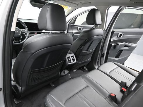 Used 2025 Kia Sorento S w/ Panoramic Sunroof Package image 16