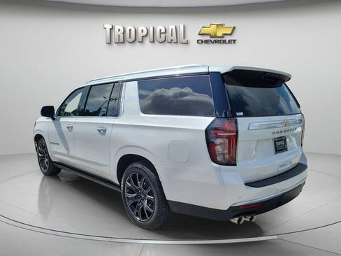 Used 2024 Chevrolet Suburban High Country AWD/4WD image 2