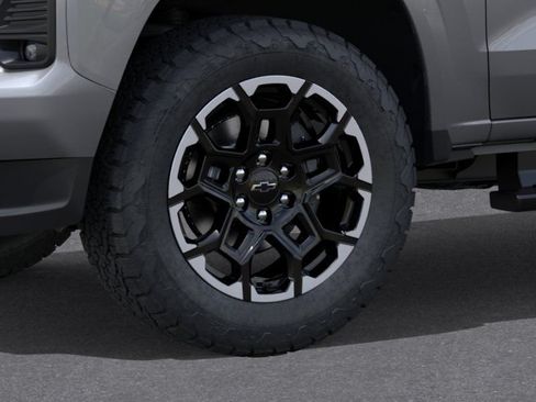 Used 2026 Chevrolet Colorado Z71 w/ Technology Package AWD/4WD image 9