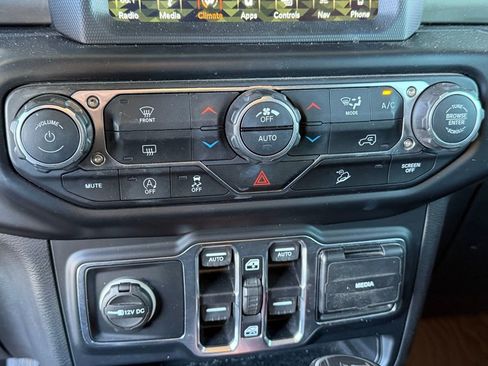 Used 2019 Jeep Wrangler Unlimited Sahara w/ Uconnect 4C Nav & Sound Group image 21