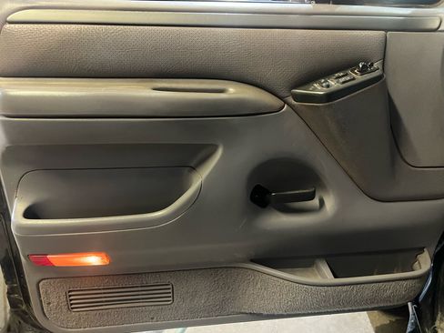 Used 1995 Ford Bronco XLT image 10