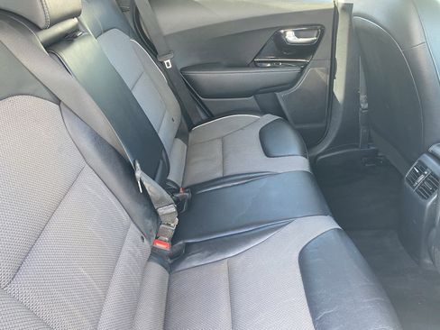 Used 2020 Kia Niro EX image 13