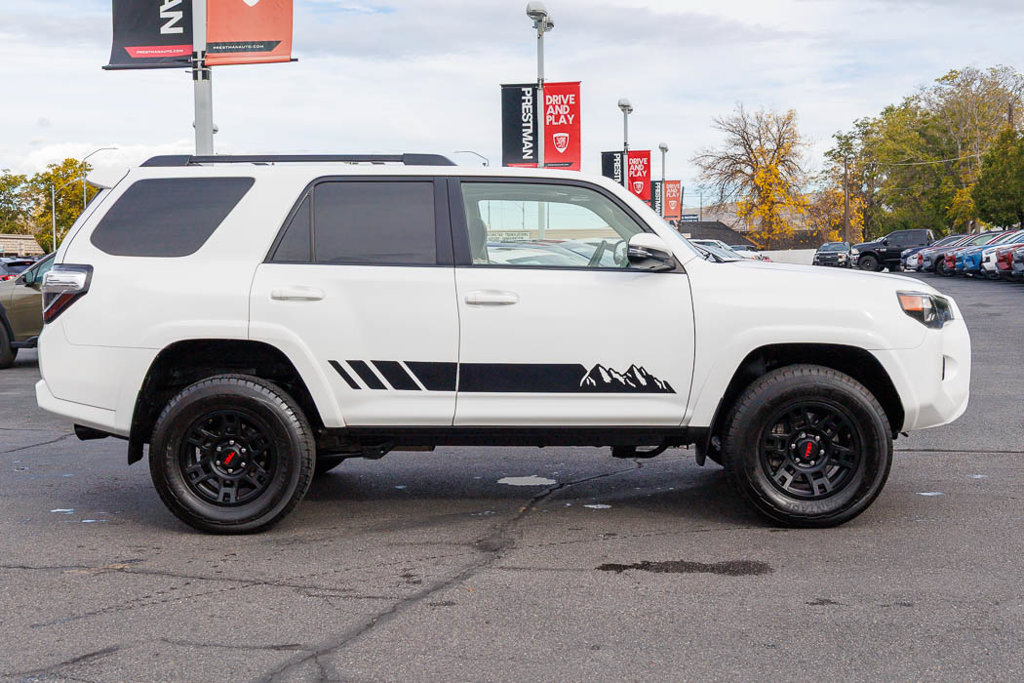Used 2021 Toyota 4Runner SR5 Premium w/ Moonroof Package AWD/4WD image 17