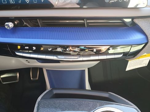 New 2026 Cadillac Optiq Luxury 1 image 40