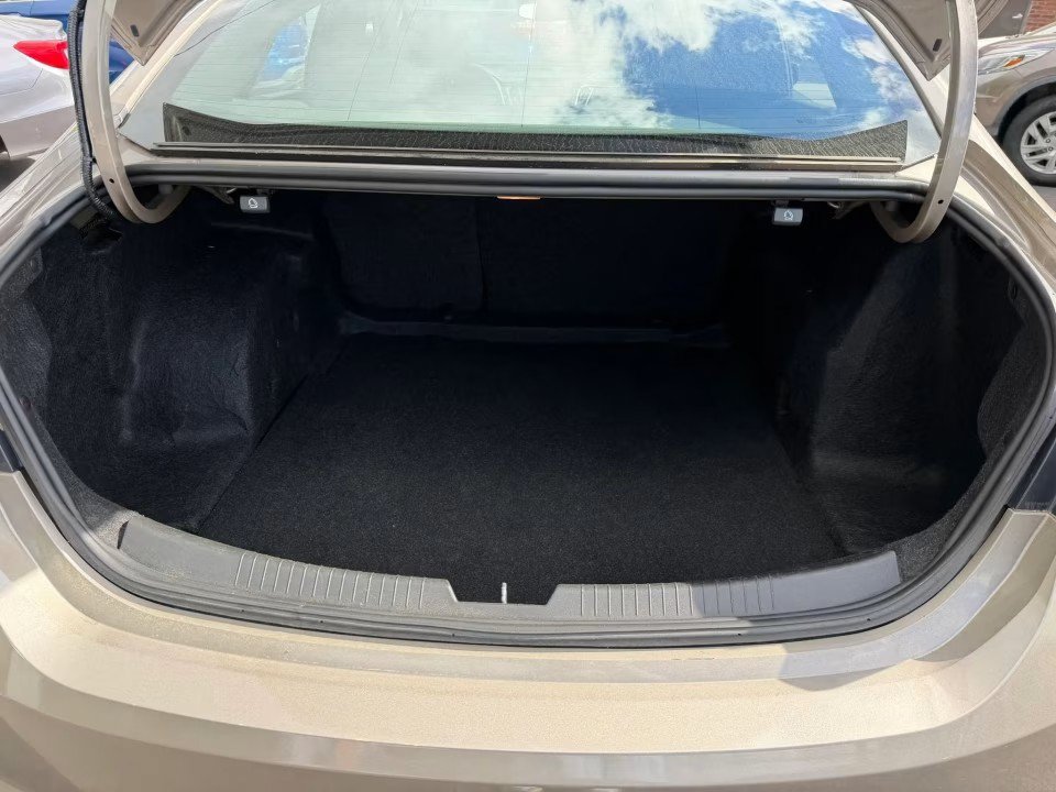 Used 2022 Chevrolet Malibu LT FWD image 13