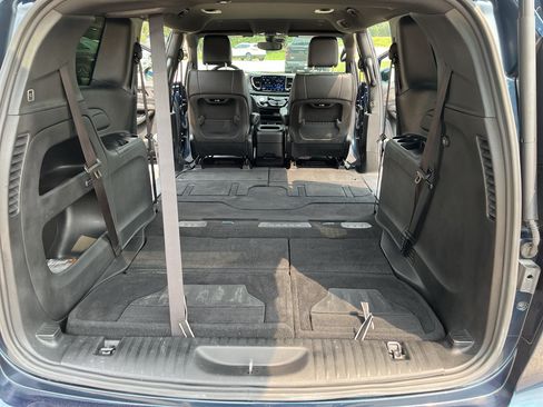 Used 2025 Chrysler Pacifica Select FWD image 40
