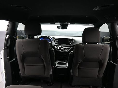 Used 2024 Chrysler Pacifica Touring image 46