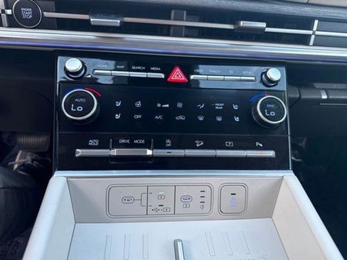 Used 2024 Hyundai Santa Fe Limited image 15