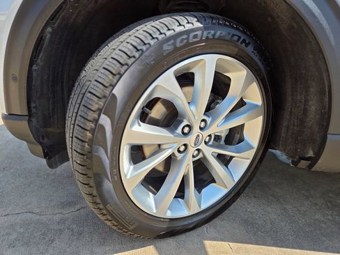 Used 2023 Ford Explorer Platinum w/ Technology Package AWD/4WD image 36
