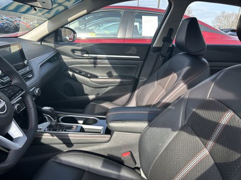 Used 2025 Nissan Altima 2.5 SR image 11