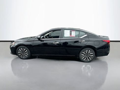 Used 2024 Nissan Altima 2.5 SV FWD image 9