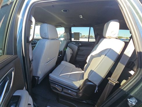 Used 2021 GMC Yukon SLT w/ SLT Luxury Package image 15