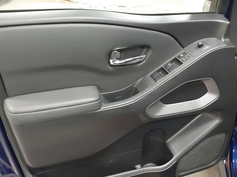 Used 2022 Nissan Frontier SV AWD/4WD image 25