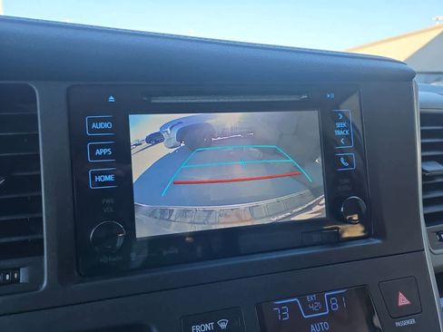 Used 2017 Toyota Sienna XLE image 31