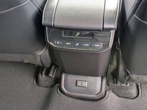 Used 2023 Toyota Highlander XLE image 8