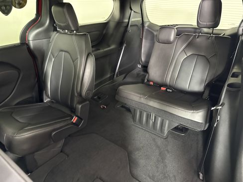 New 2026 Chrysler Pacifica Select FWD image 13