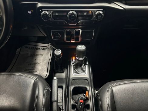 Used 2020 Jeep Wrangler Unlimited Sahara image 34